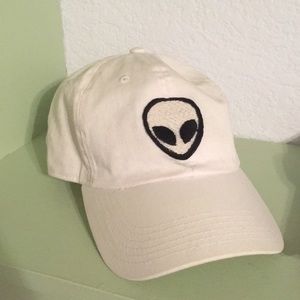 Brandy Melville Katherine Alien Emoji Cap